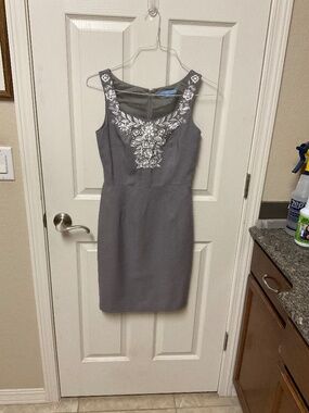 Antonio Melani size 0 classic grey dress.  EUC.  Fully lined.  Stylish.